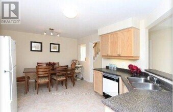 5289 Bushelgrove Cir in Mississauga, ON - Building Photo - Building Photo