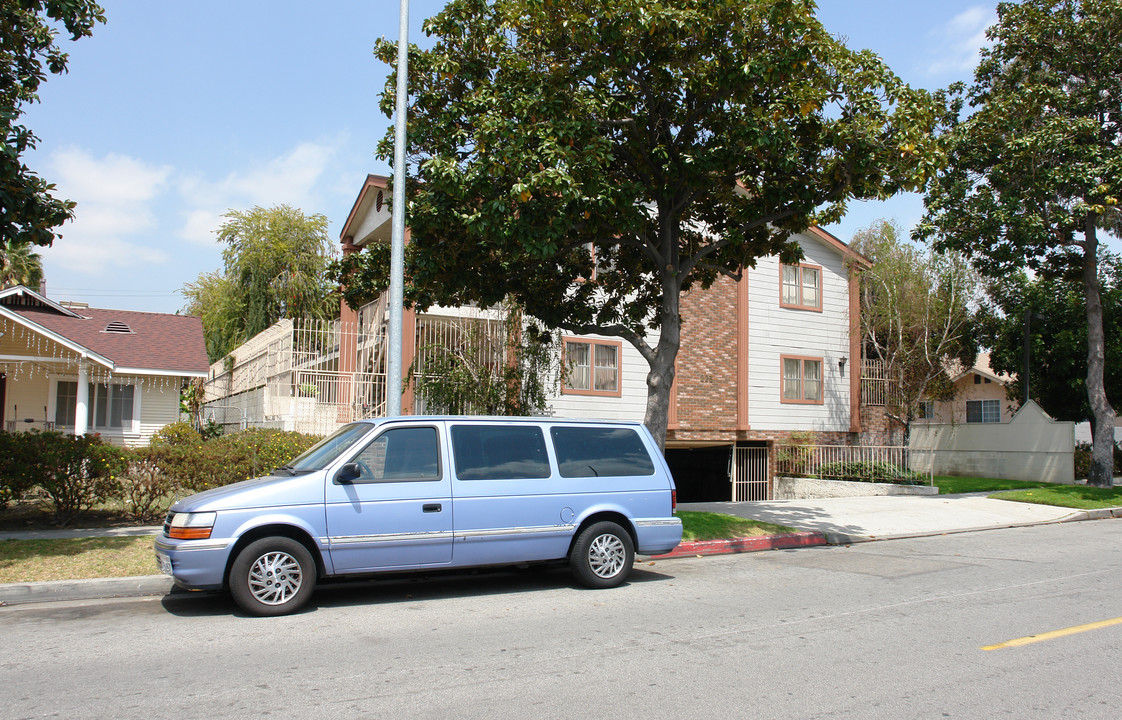 223 E Acacia Ave in Glendale, CA - Building Photo