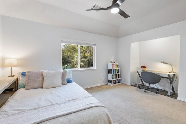 property at 30 S Dulcet Hollow Cir