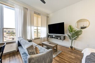 1111 Shepherd Dr in Houston, TX - Building Photo