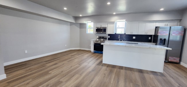 2401 Redondo Blvd in Los Angeles, CA - Building Photo - Building Photo