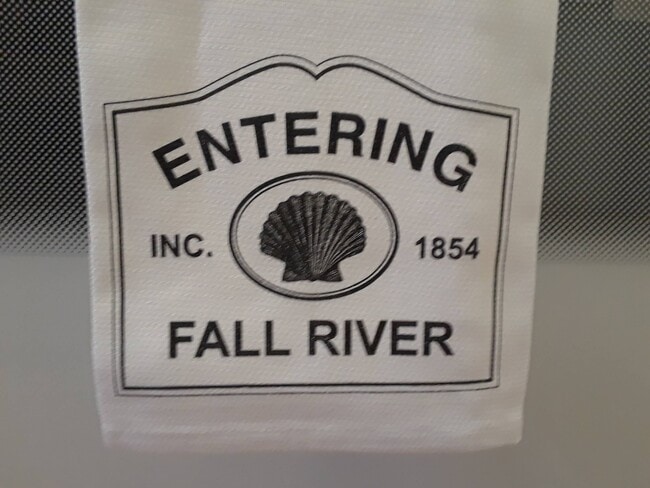 56 Fulton St, Unit 3 FURNISHED in Fall River, MA - Foto de edificio - Building Photo