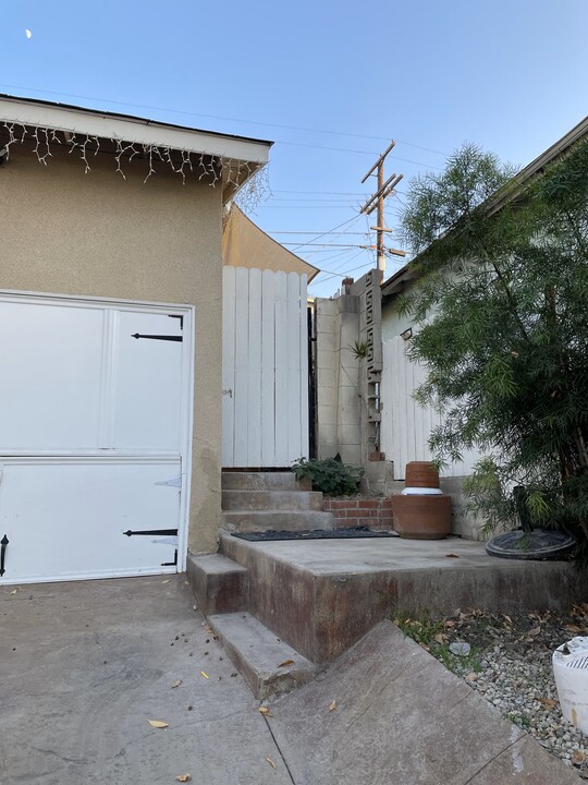 5126 Bohlig Rd, Unit Single Unit Backhouse in Los Angeles, CA - Building Photo