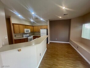 221 Reassuring Ct in Henderson, NV - Building Photo - Building Photo