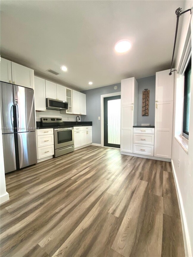 1735 SW 21st St in Miami, FL - Building Photo - Building Photo