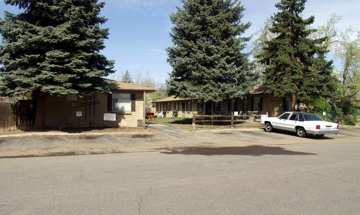 Otis Apartments in Lakewood, CO - Building Photo