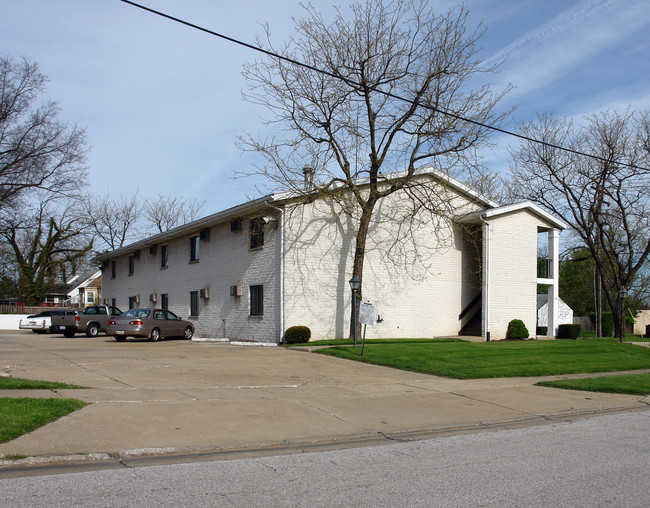 1718 Schiller Ave in Cuyahoga Falls, OH - Building Photo - Building Photo