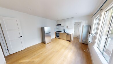 Beachwood Apartment Homes in Burbank, CA - Building Photo - Interior Photo