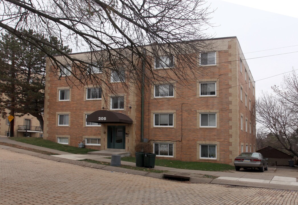 208 Wasson Pl in Pittsburgh, PA - Foto de edificio