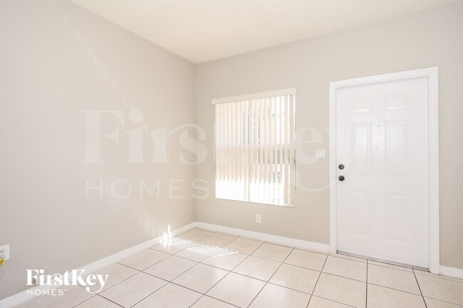 664 SW 7th Terrace in Florida City, FL - Foto de edificio - Building Photo