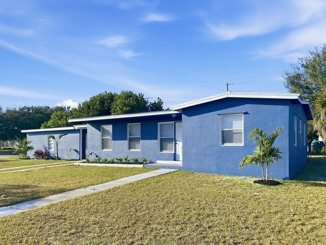 2901 Garden Terrace NE in Palm Bay, FL - Building Photo - Building Photo