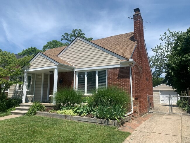 property at 2645 Buckingham Ave