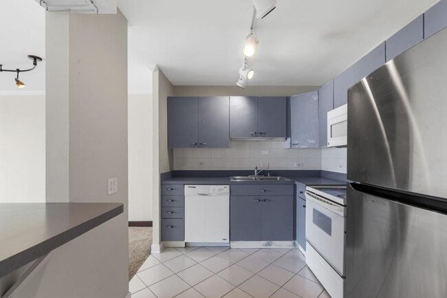 5445 N Sheridan Rd in Chicago, IL - Building Photo - Building Photo