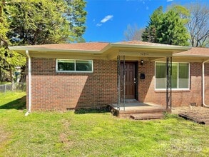 5435 Lantana Ave in Charlotte, NC - Foto de edificio - Building Photo