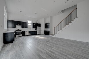 8930 Spring Knoll Forest Dr in Houston, TX - Building Photo