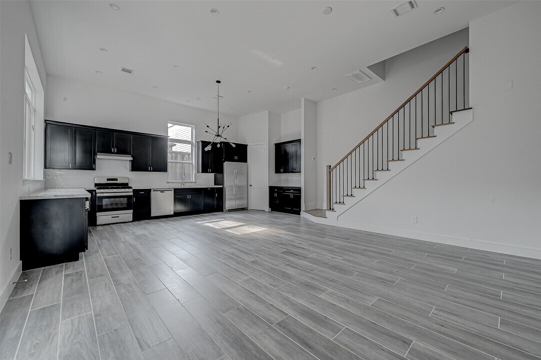 8930 Spring Knoll Forest Dr in Houston, TX - Building Photo