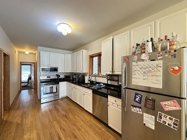 920 N Paulina St, Unit J04P in Chicago, IL - Foto de edificio - Building Photo