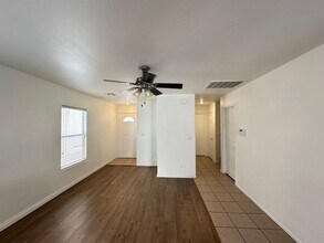 7433 Aardvark Walks St in Las Vegas, NV - Building Photo - Building Photo