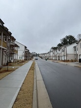 4175 Holland Grove Rd in Lawrenceville, GA - Foto de edificio - Building Photo