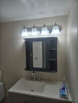 581 Blue Heron Dr, Unit 108 B in Hallandale Beach, FL - Building Photo