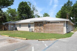 4964 W Spencer Field Rd in Pace, FL - Building Photo