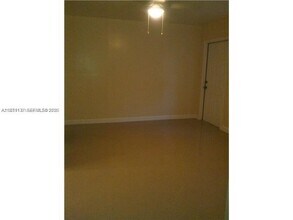 5614 Taylor St in Hollywood, FL - Building Photo - Building Photo