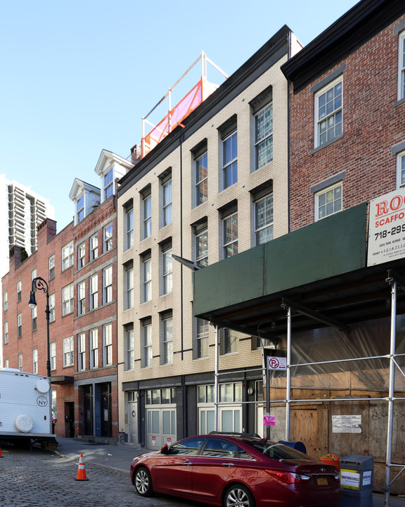 136-138 Beekman St in New York, NY - Foto de edificio