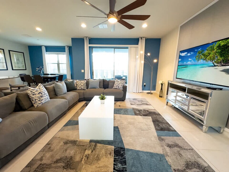 2463 Tangier Dr in Kissimmee, FL - Building Photo