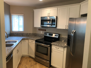 7555 Charmant Dr in San Diego, CA - Building Photo - Building Photo