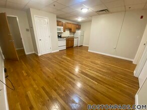 22 High St in Medford, MA - Foto de edificio - Building Photo