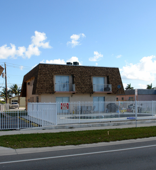 37 E Sheridan St in Hollywood, FL - Building Photo