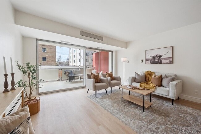 1121 Albion St, Unit 201 in Denver, CO - Foto de edificio - Building Photo