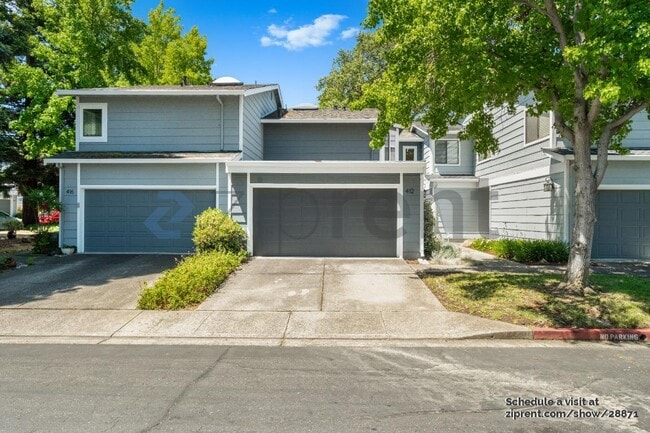 property at 412 Vía Royal