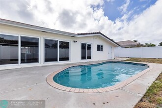 2241 NE 35th Ct in Lighthouse Point, FL - Building Photo - Building Photo