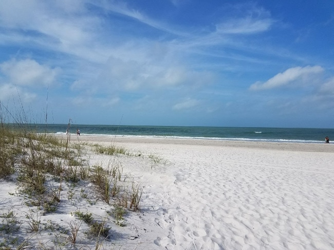 13406 Boca Ciega Ave in Madeira Beach, FL - Foto de edificio - Building Photo