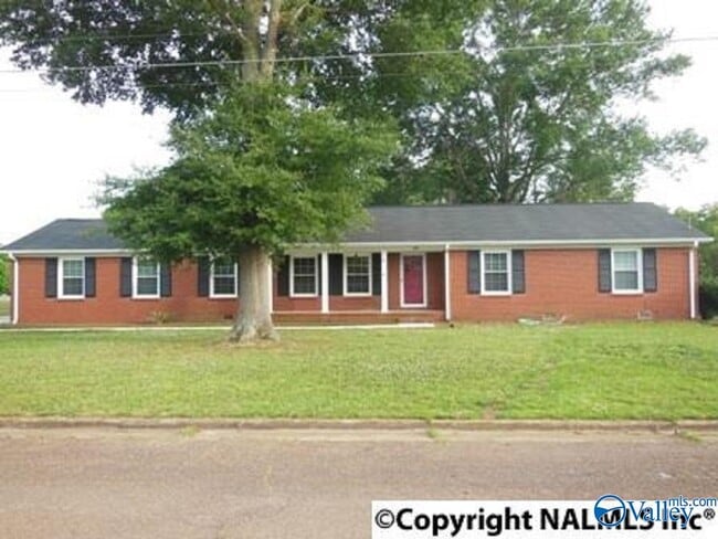 808 Muriel Dr SE