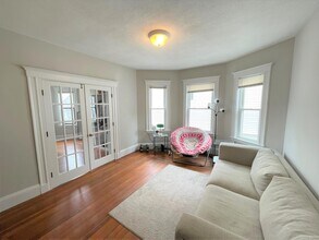 32 Pearson Rd, Unit 2 in Somerville, MA - Building Photo - Building Photo