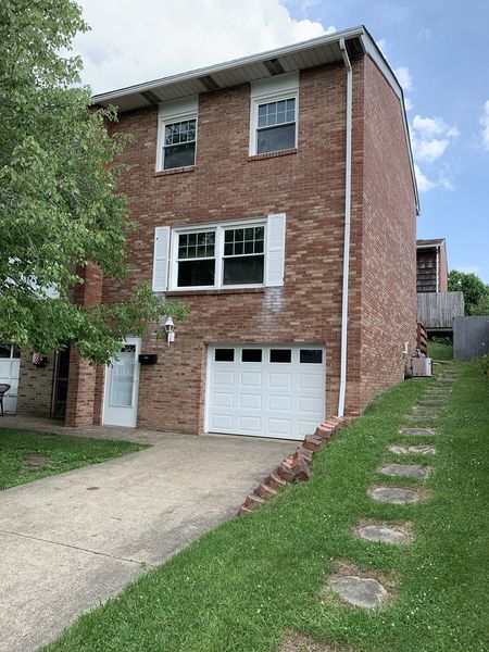 10 Owl Ct in Wheeling, WV - Building Photo