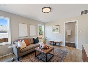 5324 SE Flavel St, Unit 5324 in Portland, OR - Building Photo - Building Photo