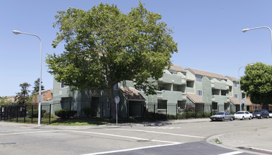 Barrett Terrace Apartments in Richmond, CA - Building Photo - Building Photo