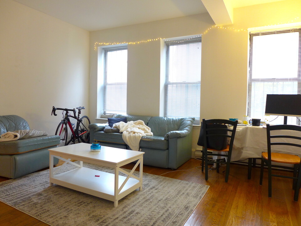 1033 Tremont St in Boston, MA - Building Photo