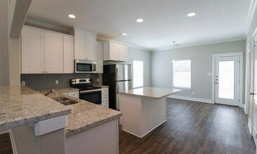 112 Waverly Dr in Bryan, TX - Foto de edificio - Building Photo