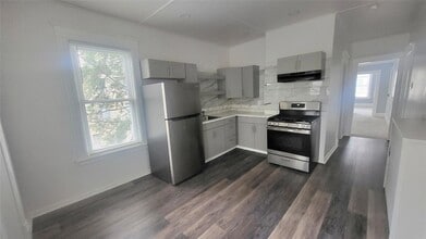 14 Thompson St in Poughkeepsie, NY - Building Photo - Building Photo
