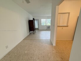 79 Easthampton D in West Palm Beach, FL - Building Photo