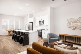 8350 US-290 in Austin, TX - Building Photo - Building Photo