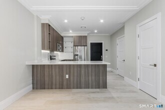 1990 Bronson Rd in Fairfield, CT - Building Photo - Building Photo