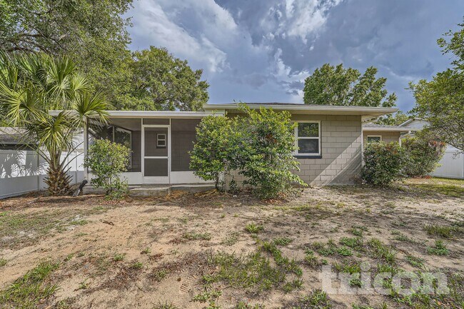 2705 Knollwood Trail in Eustis, FL - Foto de edificio - Building Photo