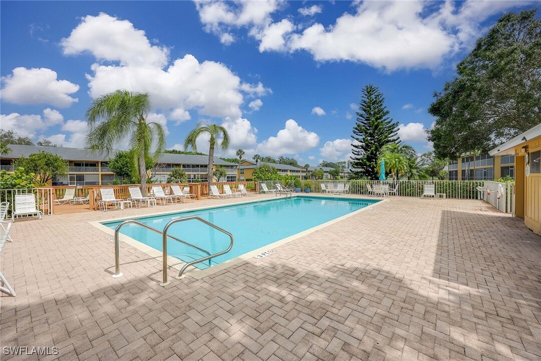 1150 Yesica Ann Cir in Naples, FL - Building Photo