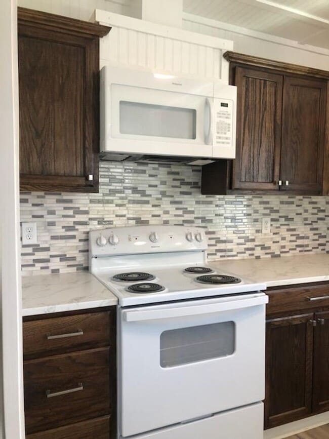 2177 Curry Rd in Roseburg, OR - Building Photo - Building Photo