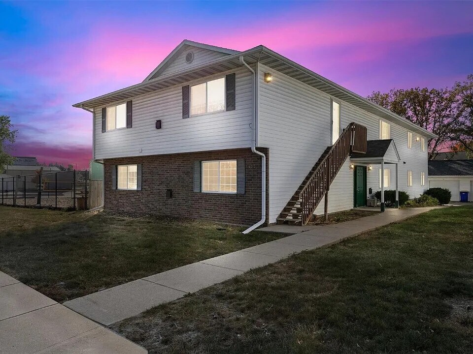 455 N Front St in North Liberty, IA - Building Photo